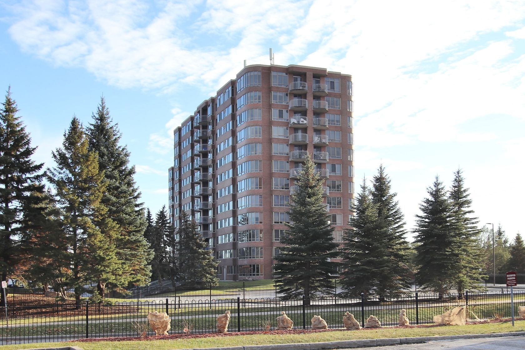 Virtual tour of 601-100 Grant Carman Drive, Ottawa, Ontario