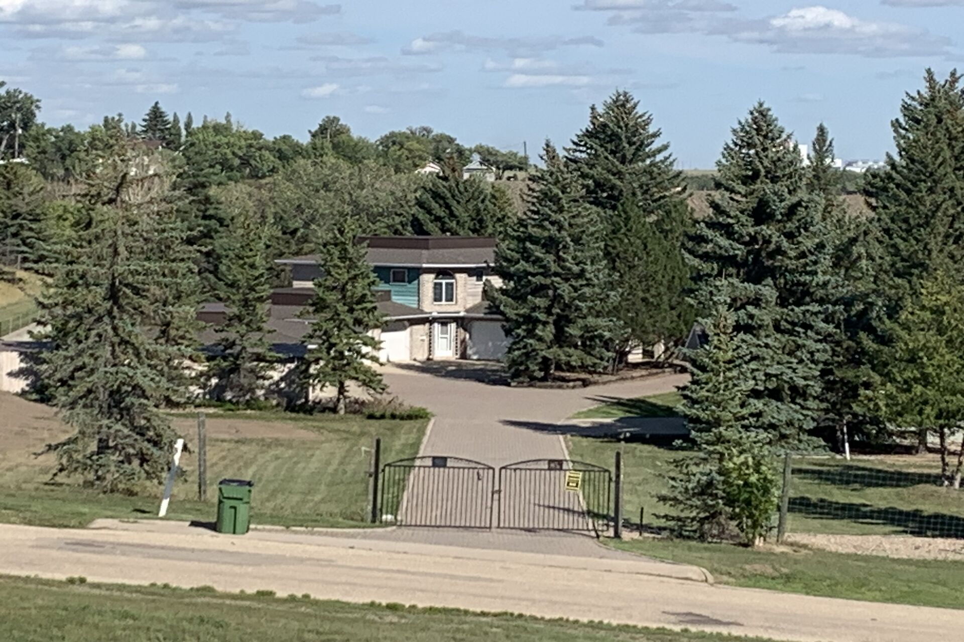 virtual-tour-of-1055-7th-ave-sw-moose-jaw-saskatchewan-s6h-5r2