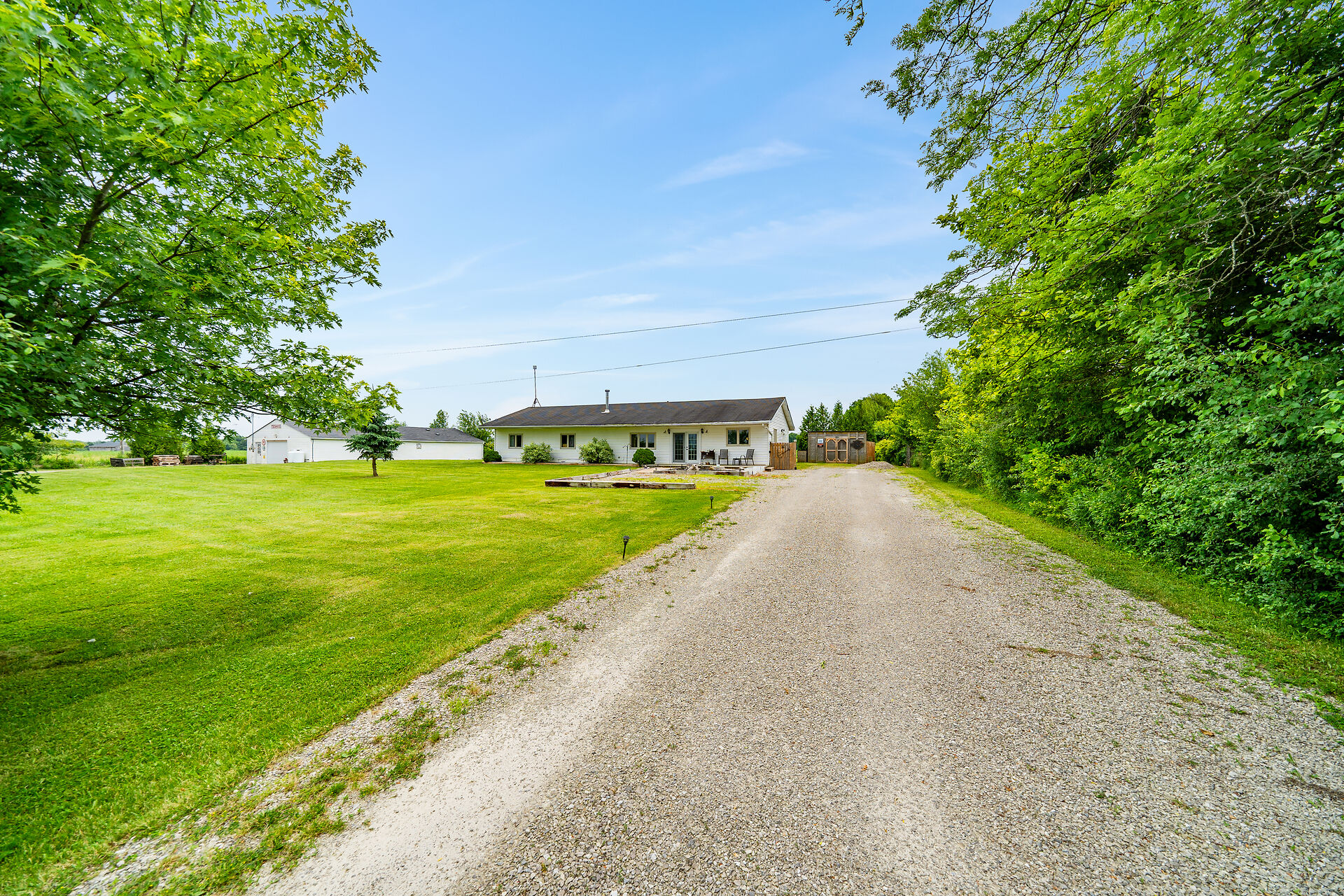 Virtual tour of 1586 Concession 6 Walpole, Jarvis, Ontario, N0A 1J0