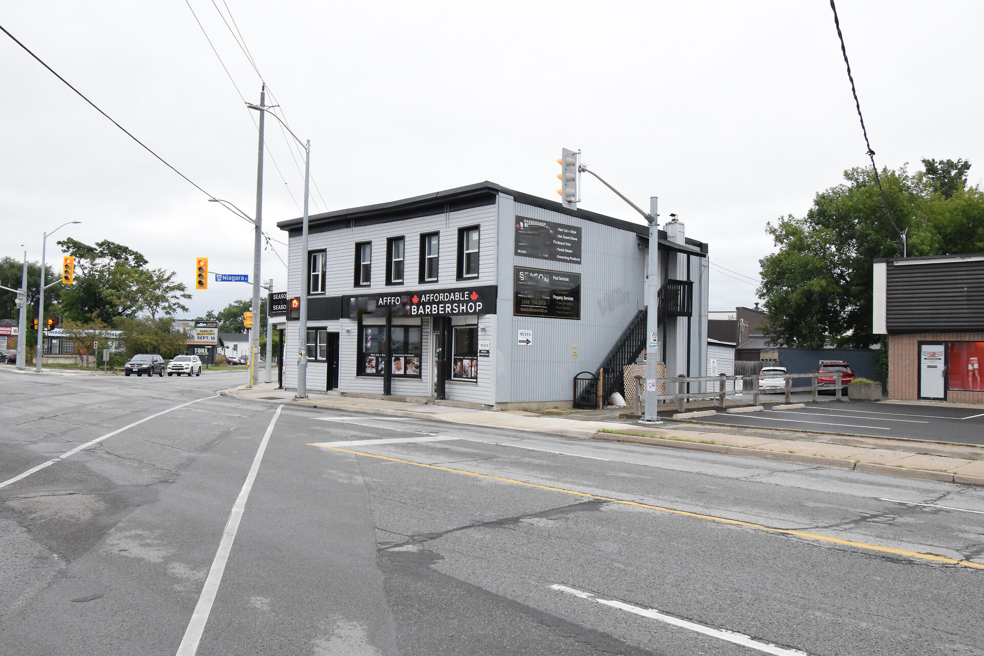 Virtual tour of 90 Niagara Street, St. Catharines, Ontario, L2R 4L2