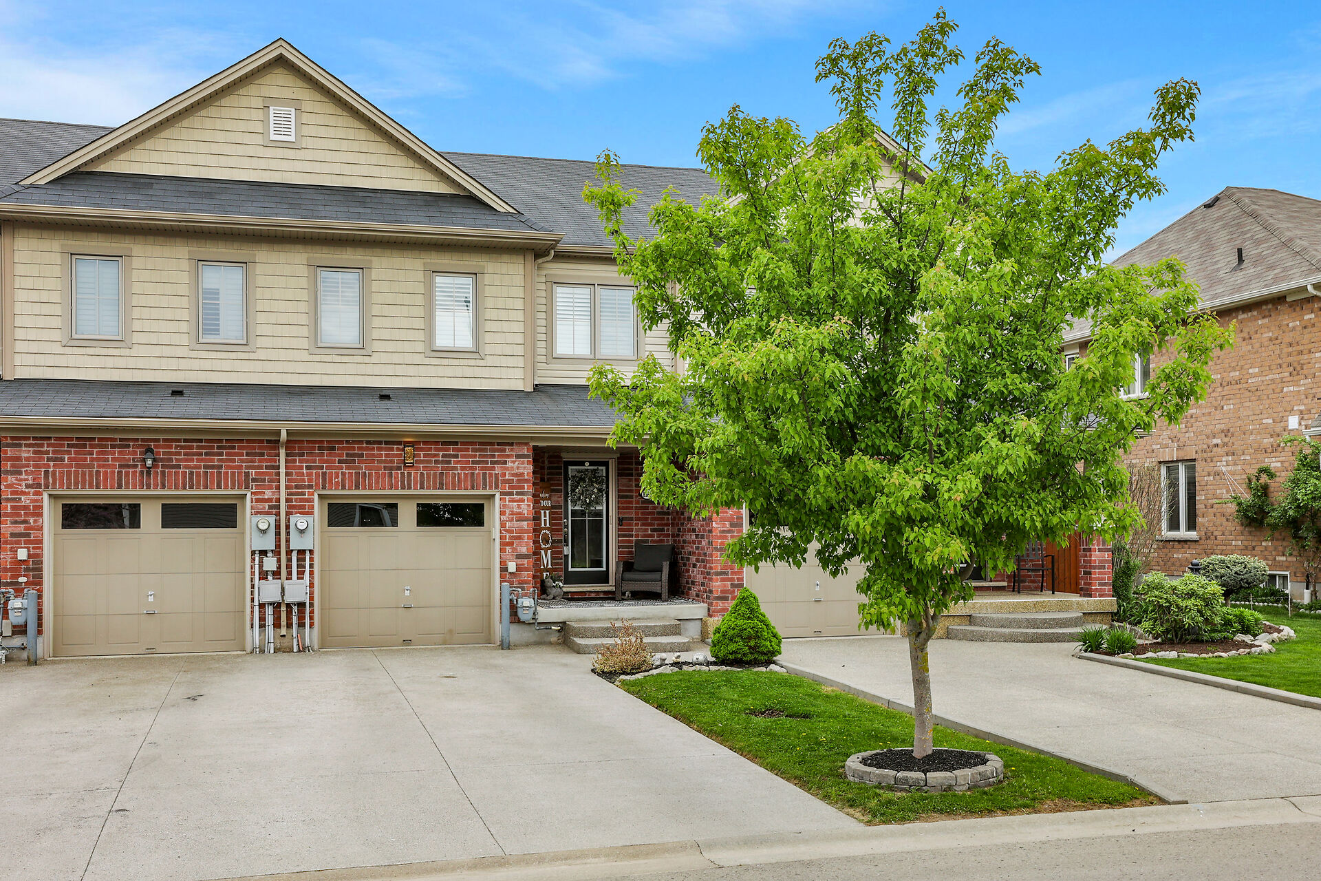 Virtual tour of 8681 Dogwood Cres, Niagara Falls, Ontario, L2H 2Y6