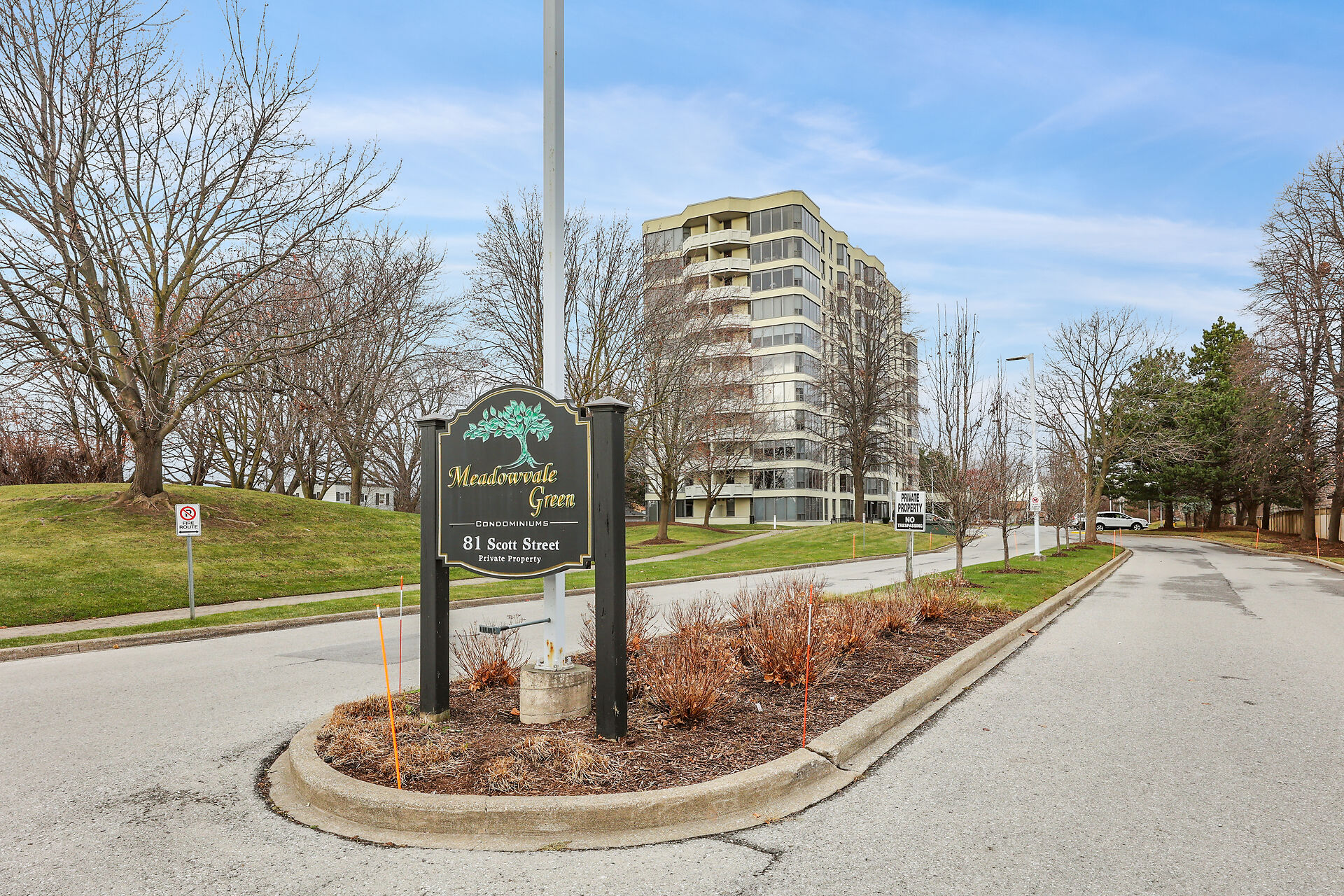 Virtual tour of 81 Scott St #1004, St Catharines, Ontario, L2N 7L5