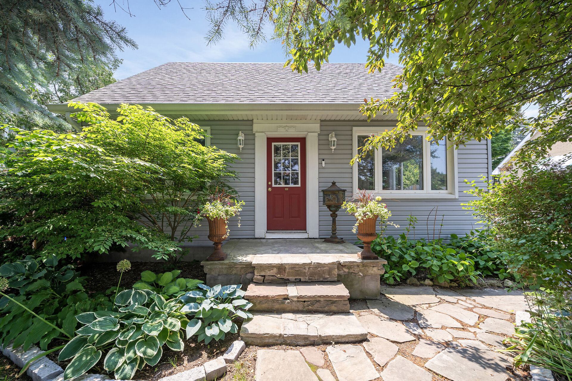 Virtual tour of 24 Delrex Blvd, Georgetown, Ontario, L7G 3X8