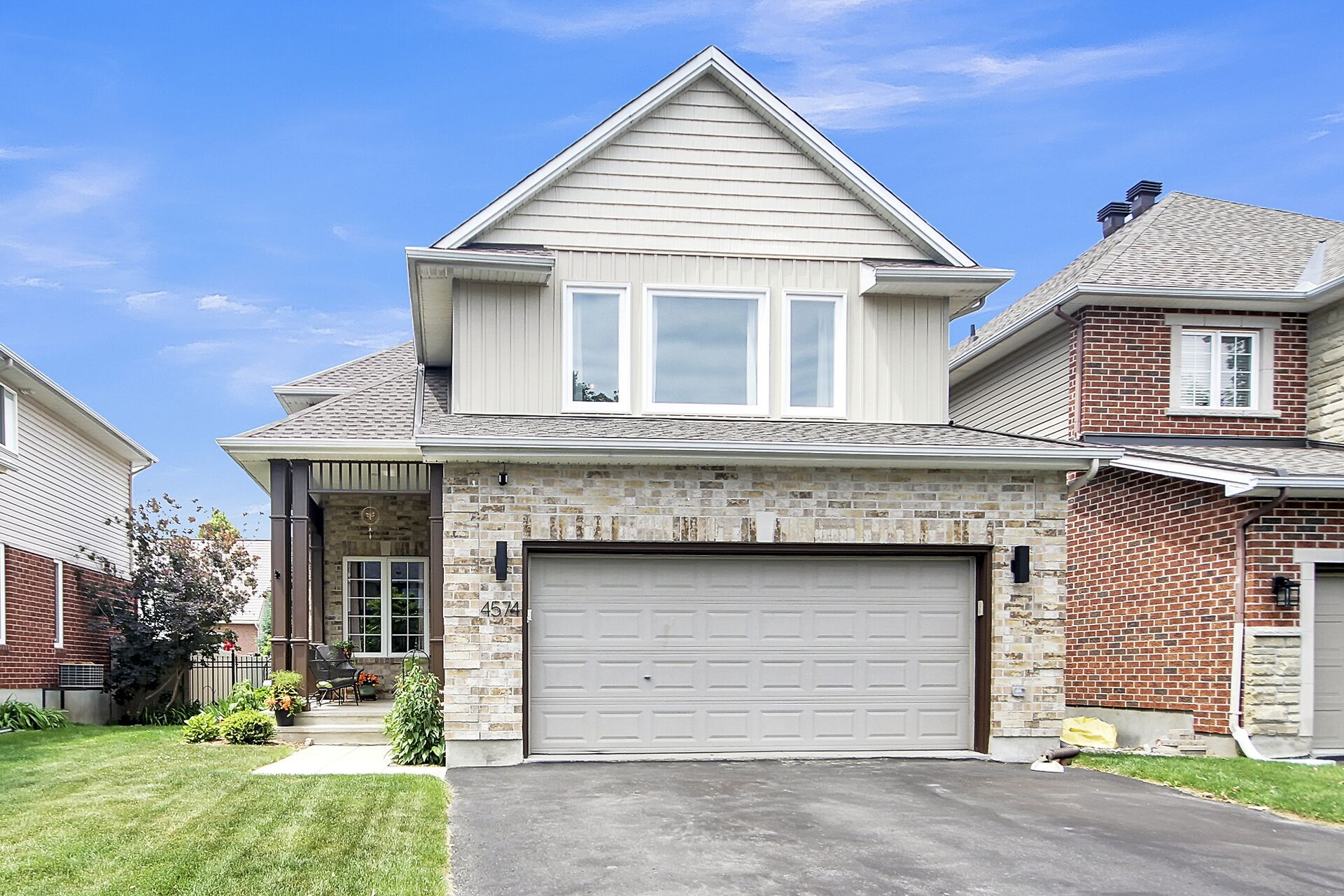 Virtual tour of 4574 Sugar Maple Dr, Ottawa, Ontario, K1V 1Y4