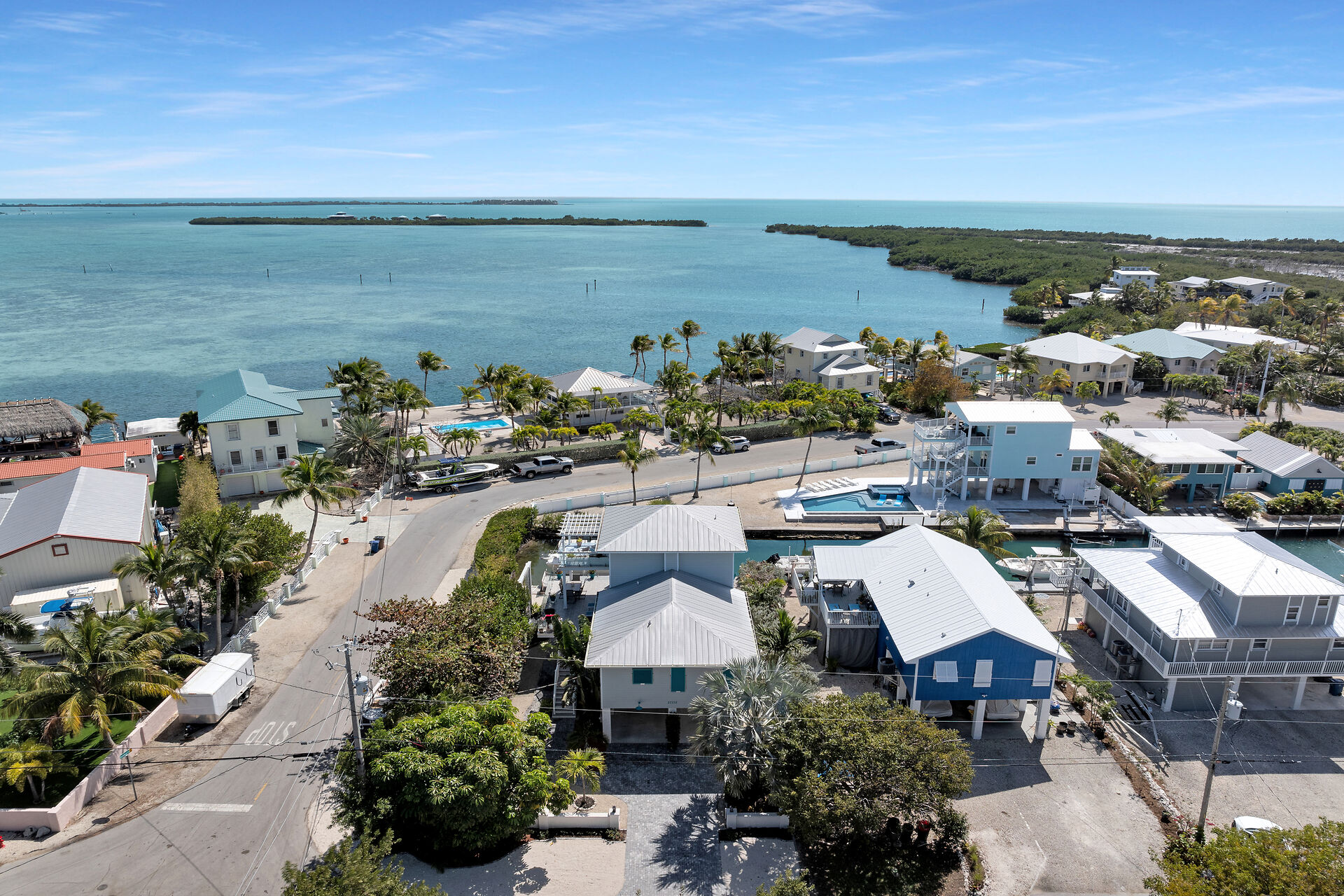 Virtual tour of 27372 W Indies Dr, Ramrod Key, Florida, 33042